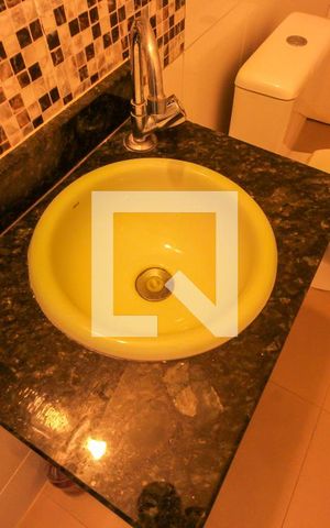 Casa de condomínio à venda com 40m², 2 quartos e 1 vaga Casa de condomínio à venda com 40m², 2 quartos e 1 vagaBanheiro Social