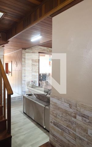 Casa à venda com 170m², 4 quartos e 2 vagasEscada