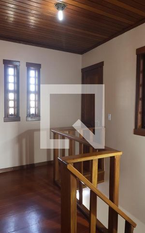Casa à venda com 170m², 4 quartos e 2 vagasEscada