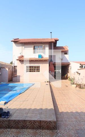 Casa à venda com 170m², 4 quartos e 2 vagasÁrea comum - Piscina