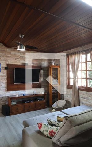 Casa à venda com 170m², 4 quartos e 2 vagasSala de TV