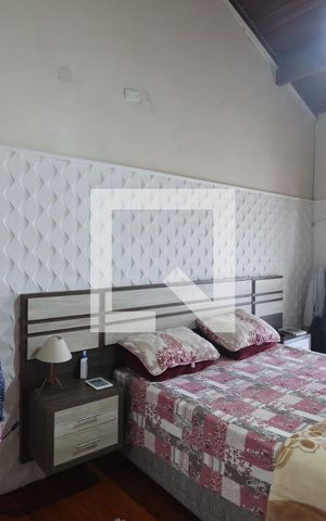 Casa à venda com 170m², 4 quartos e 2 vagasSuíte 2