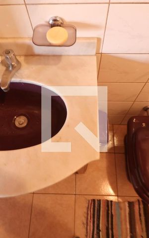 Casa à venda com 170m², 4 quartos e 2 vagasBanheiro 1