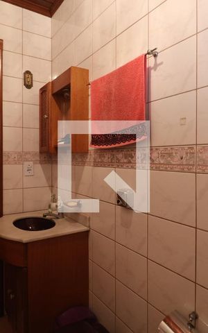 Casa à venda com 170m², 4 quartos e 2 vagasBanheiro 1