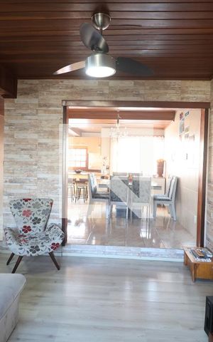Casa à venda com 170m², 4 quartos e 2 vagasSala de TV