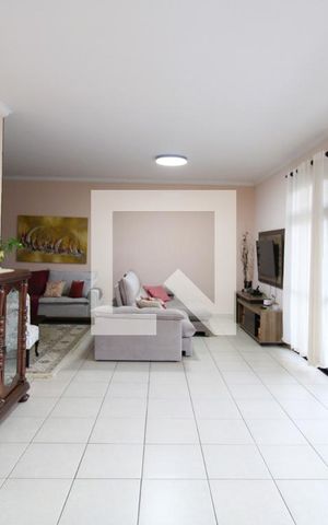 Casa à venda com 416m², 4 quartos e 4 vagasSala