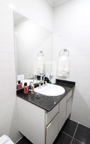 Casa à venda com 416m², 4 quartos e 4 vagasBanheiro da Suíte 2