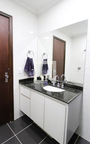 Casa à venda com 416m², 4 quartos e 4 vagasBanheiro da Suíte 3