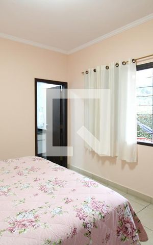 Casa à venda com 416m², 4 quartos e 4 vagasSuíte 2