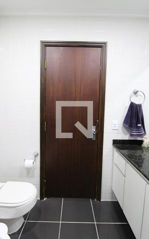 Casa à venda com 416m², 4 quartos e 4 vagasBanheiro da Suíte 3