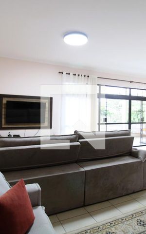 Casa à venda com 416m², 4 quartos e 4 vagasSala
