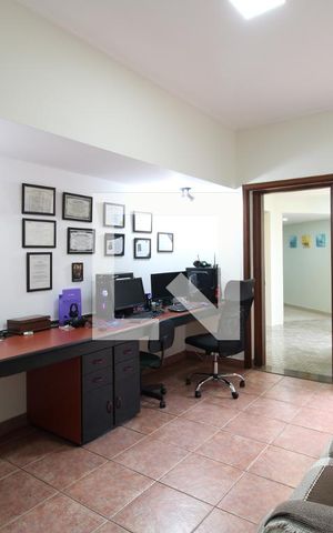 Casa à venda com 416m², 4 quartos e 4 vagasEscritório