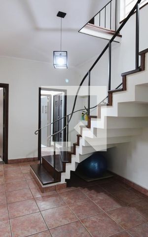 Casa à venda com 416m², 4 quartos e 4 vagasHall - Quartos