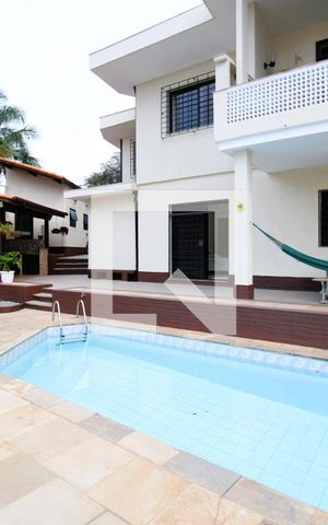 Casa à venda com 416m², 4 quartos e 4 vagasQuintal com piscina