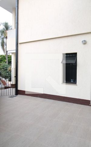 Casa à venda com 416m², 4 quartos e 4 vagasVaranda da Suíte 1
