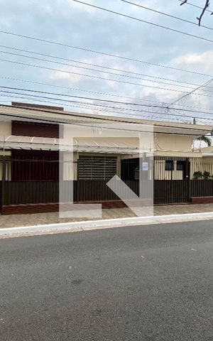 Casa à venda com 416m², 4 quartos e 4 vagas Casa à venda com 416m², 4 quartos e 4 vagasFachada com plaquinha