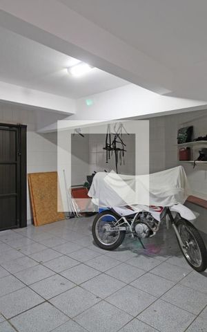 Casa à venda com 416m², 4 quartos e 4 vagas Casa à venda com 416m², 4 quartos e 4 vagasGaragem