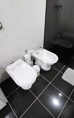 Casa à venda com 416m², 4 quartos e 4 vagasBanheiro da Suíte 1