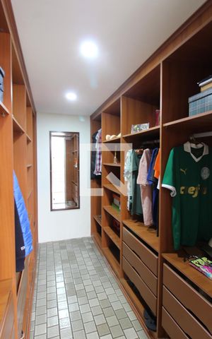 Casa à venda com 416m², 4 quartos e 4 vagasCloset da suíte 1