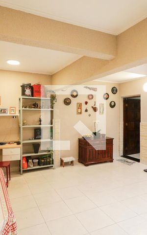 Casa à venda com 161m², 3 quartos e 2 vagasChurrasqueira e Área de Serviço