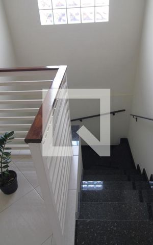 Casa à venda com 118m², 3 quartos e 2 vagasEscada
