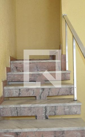 Casa à venda com 96m², 3 quartos e 2 vagasEscada
