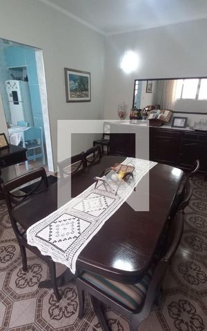 Casa para alugar com 210m², 3 quartos e 3 vagas Casa para alugar com 210m², 3 quartos e 3 vagasSala de Jantar