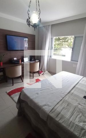 Casa para alugar com 210m², 3 quartos e 3 vagas Casa para alugar com 210m², 3 quartos e 3 vagasQuarto 1