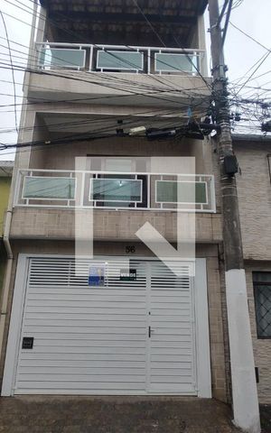Casa à venda com 156m², 2 quartos e 2 vagas Casa à venda com 156m², 2 quartos e 2 vagasFachada