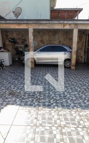 Casa à venda com 200m², 3 quartos e 2 vagas Casa à venda com 200m², 3 quartos e 2 vagasGaragem