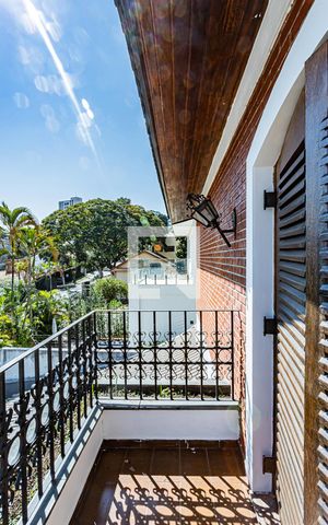 Casa à venda com 312m², 3 quartos e 5 vagas Casa à venda com 312m², 3 quartos e 5 vagasVaranda hall dos quartos