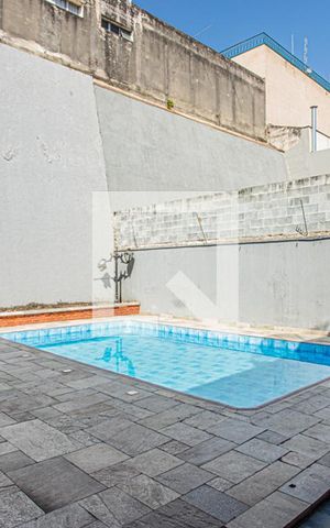 Casa à venda com 312m², 3 quartos e 5 vagas Casa à venda com 312m², 3 quartos e 5 vagasPiscina