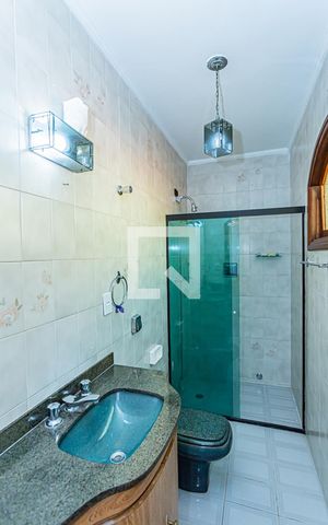 Casa à venda com 312m², 3 quartos e 5 vagas Casa à venda com 312m², 3 quartos e 5 vagasBanheiro suite 2