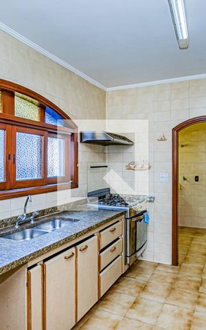 Casa à venda com 312m², 3 quartos e 5 vagas Casa à venda com 312m², 3 quartos e 5 vagasCozinha