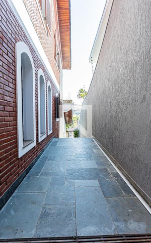 Casa à venda com 312m², 3 quartos e 5 vagas Casa à venda com 312m², 3 quartos e 5 vagasCorredor