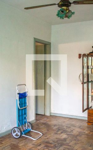 Casa à venda com 193m², 5 quartos e 2 vagas Casa à venda com 193m², 5 quartos e 2 vagasÁrea externa