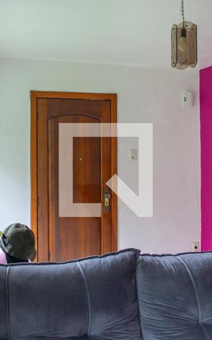 Casa à venda com 193m², 5 quartos e 2 vagas Casa à venda com 193m², 5 quartos e 2 vagasSala