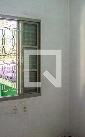 Casa à venda com 193m², 5 quartos e 2 vagas Casa à venda com 193m², 5 quartos e 2 vagasQuarto