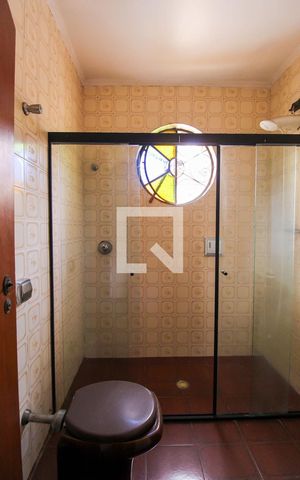 Casa para alugar com 320m², 3 quartos e 4 vagas Casa para alugar com 320m², 3 quartos e 4 vagasBanheiro