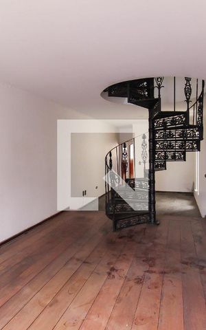Casa para alugar com 320m², 3 quartos e 4 vagas Casa para alugar com 320m², 3 quartos e 4 vagasSala