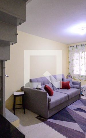 Casa à venda com 150m², 2 quartos e 1 vaga Casa à venda com 150m², 2 quartos e 1 vagaSala
