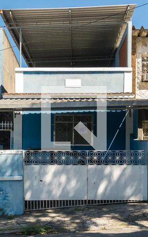 Casa à venda com 245m², 4 quartos e 1 vaga Casa à venda com 245m², 4 quartos e 1 vagaFachada