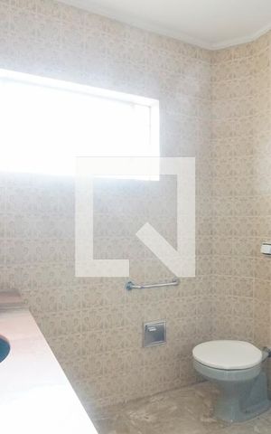 Casa à venda com 200m², 5 quartos e 4 vagasBanheiro social 