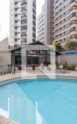 Apartamento à venda com 255m², 3 quartos e 3 vagas Apartamento à venda com 255m², 3 quartos e 3 vagasÁrea comum - Piscina