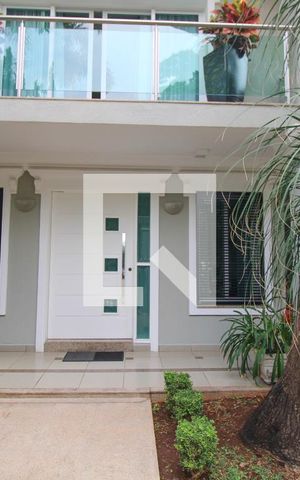 Casa para alugar com 416m², 4 quartos e 4 vagas Casa para alugar com 416m², 4 quartos e 4 vagasÁrea comum