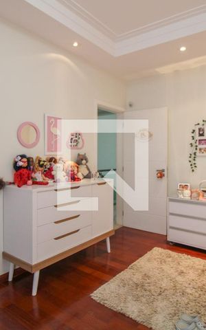Casa para alugar com 416m², 4 quartos e 4 vagas Casa para alugar com 416m², 4 quartos e 4 vagasQuarto