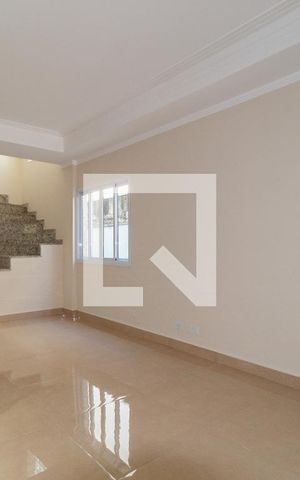 Casa à venda com 148m², 4 quartos e 3 vagas Casa à venda com 148m², 4 quartos e 3 vagasSala