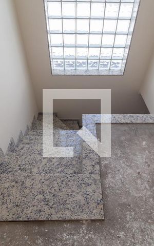 Casa à venda com 148m², 4 quartos e 3 vagas Casa à venda com 148m², 4 quartos e 3 vagasEscada