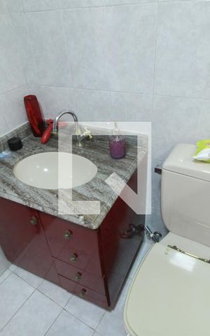 Casa à venda com 95m², 2 quartos e 1 vaga Casa à venda com 95m², 2 quartos e 1 vagaBanheiro