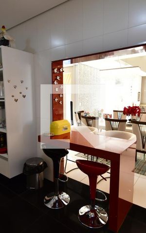 Casa para alugar com 459m², 3 quartos e 5 vagasCozinha 